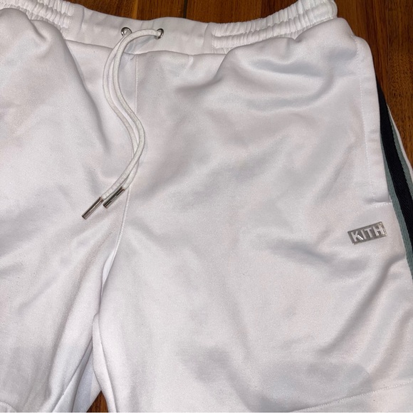 KITH WHITE SWEAT SHORTS - Picture 2 of 9